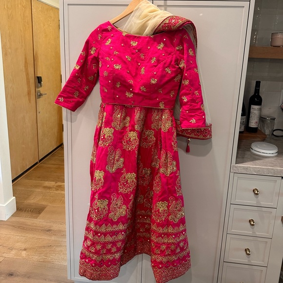 Pink Embroidered Bridal Lehenga Size Small - Picture 9 of 16